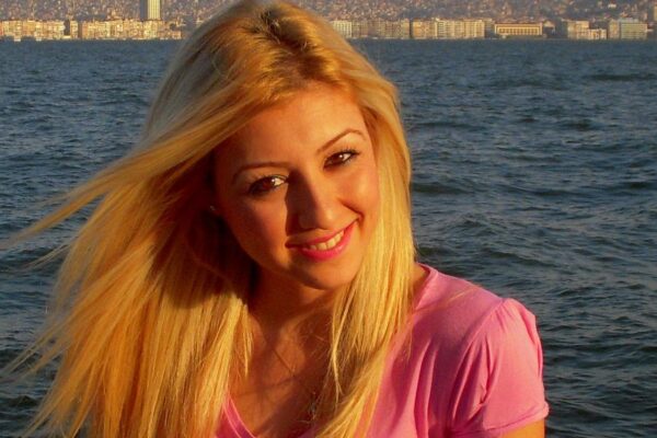 İZMİRİN GÜLÜ “HÜLYA UZ”