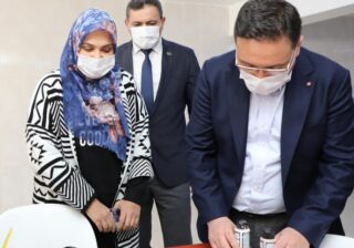 KADINLARIMIZ BU ÜLKENİN BACASIZ FABRİKALARI