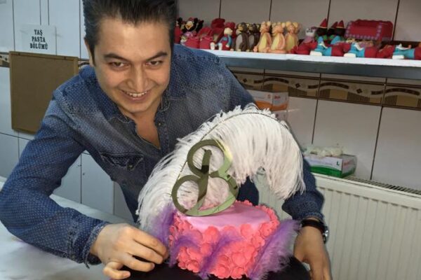 ŞEHRİN PASTACISI MARKA İSİM ” GÜLYURT”